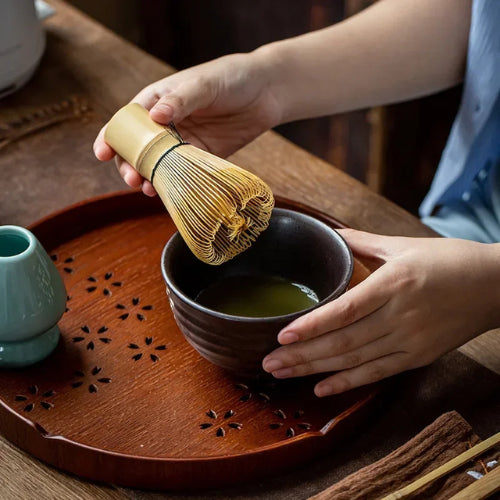 Juego de té japonés de bambú para matcha.