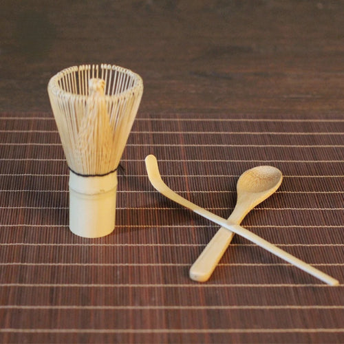 Juego de té japonés de bambú para matcha.