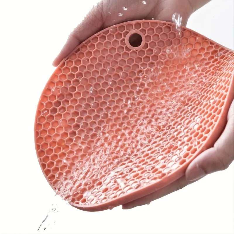 Dessous de plat en silicone | Antiderapant, resistant a la chaleur, coloris varies - Verdyo_"Dessous de plat en silicone"
"Accessoires table antidérapants"
"Produits résistants à la chaleur"
"Dessous de plat durables"
"Silicone alimentaire pour table"
"Protection de surface élégante"
"Accessoires cuisine design"
"Cadeau idéal pour amateurs de décoration"
"Dessous de plat colorés"
"Solutions pratiques pour table"