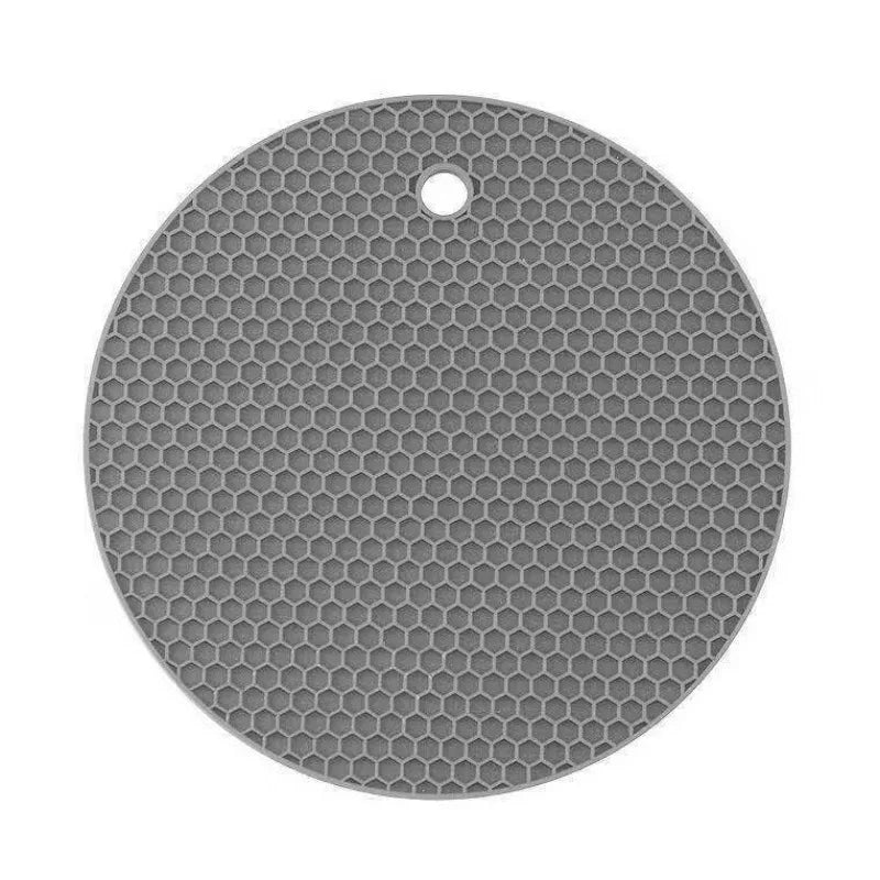 Dessous de plat en silicone | Antiderapant, resistant a la chaleur, coloris varies - Verdyo_"Dessous de plat en silicone"
"Accessoires table antidérapants"
"Produits résistants à la chaleur"
"Dessous de plat durables"
"Silicone alimentaire pour table"
"Protection de surface élégante"
"Accessoires cuisine design"
"Cadeau idéal pour amateurs de décoration"
"Dessous de plat colorés"
"Solutions pratiques pour table"