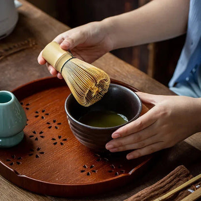 Juego de té japonés de bambú para matcha.