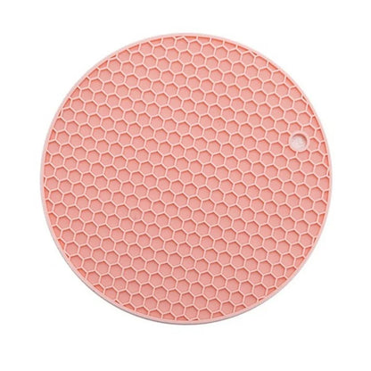 Dessous de plat en silicone | Antiderapant, resistant a la chaleur, coloris varies - Verdyo_"Dessous de plat en silicone"
"Accessoires table antidérapants"
"Produits résistants à la chaleur"
"Dessous de plat durables"
"Silicone alimentaire pour table"
"Protection de surface élégante"
"Accessoires cuisine design"
"Cadeau idéal pour amateurs de décoration"
"Dessous de plat colorés"
"Solutions pratiques pour table"